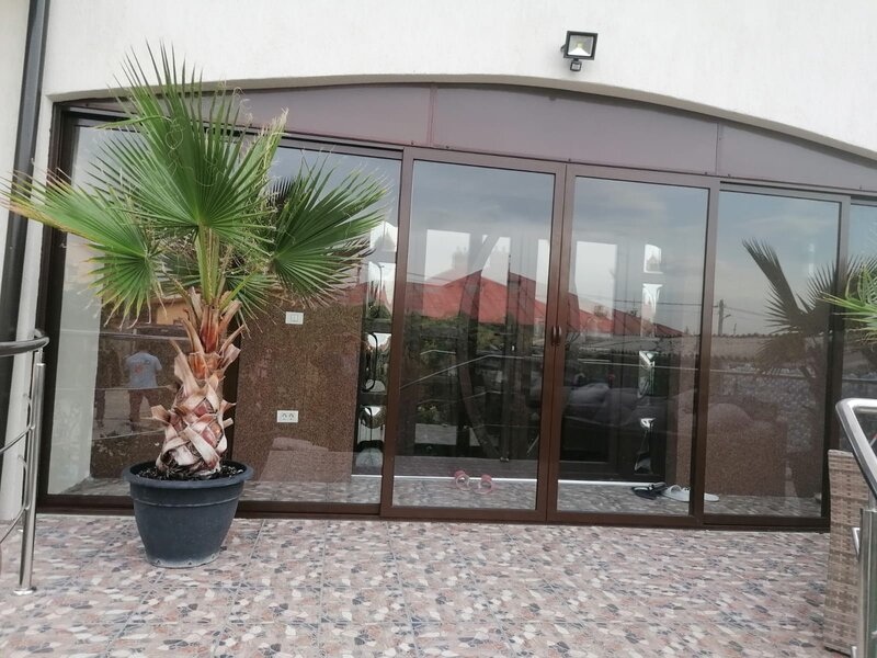 Inchideri balcoane si terase – solutii moderne din sticla si aluminiu