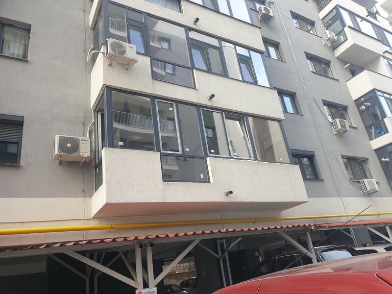 Inchideri balcoane si terase – solutii moderne din sticla si aluminiu